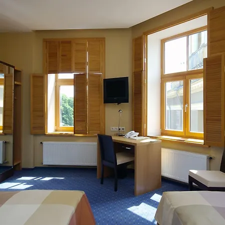 Hanza Hotel 3*