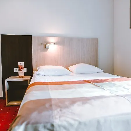 Hanza Hotel 3*